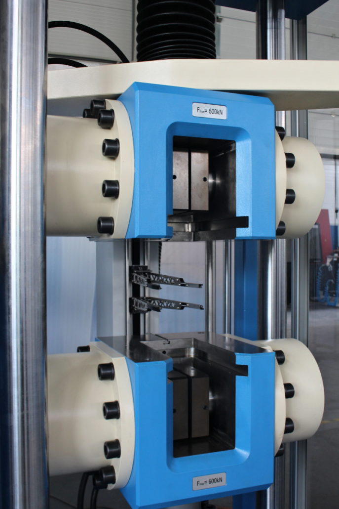 Servo-hydraulic vertical four columns testing machine LabTest 6.1000H.2 – clamping grips LABORTECH Servo-hydraulic vertical four columns testing machine LabTest 6.1000H.2 – clamping grips LABORTECH