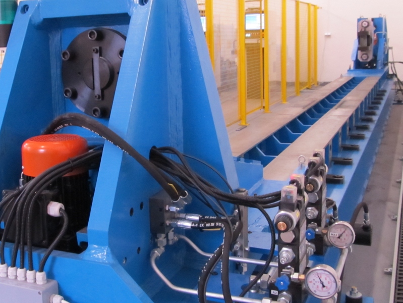 Tahové zkušební stroje, Tensile Testing Machines and Testers, Zugprüfmaschinen und Prüfgeräte