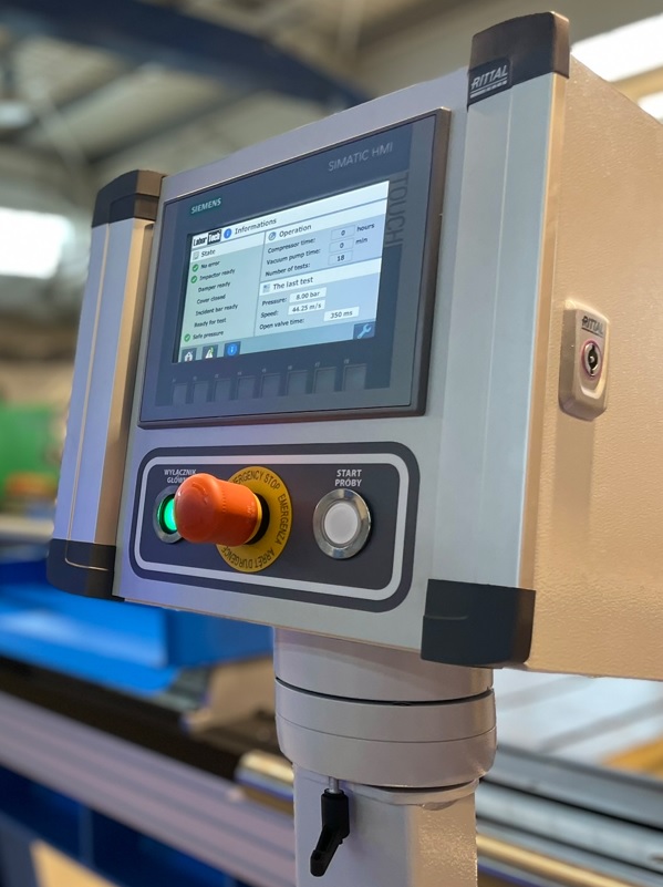 Měřící a řídísí elektronika - panel