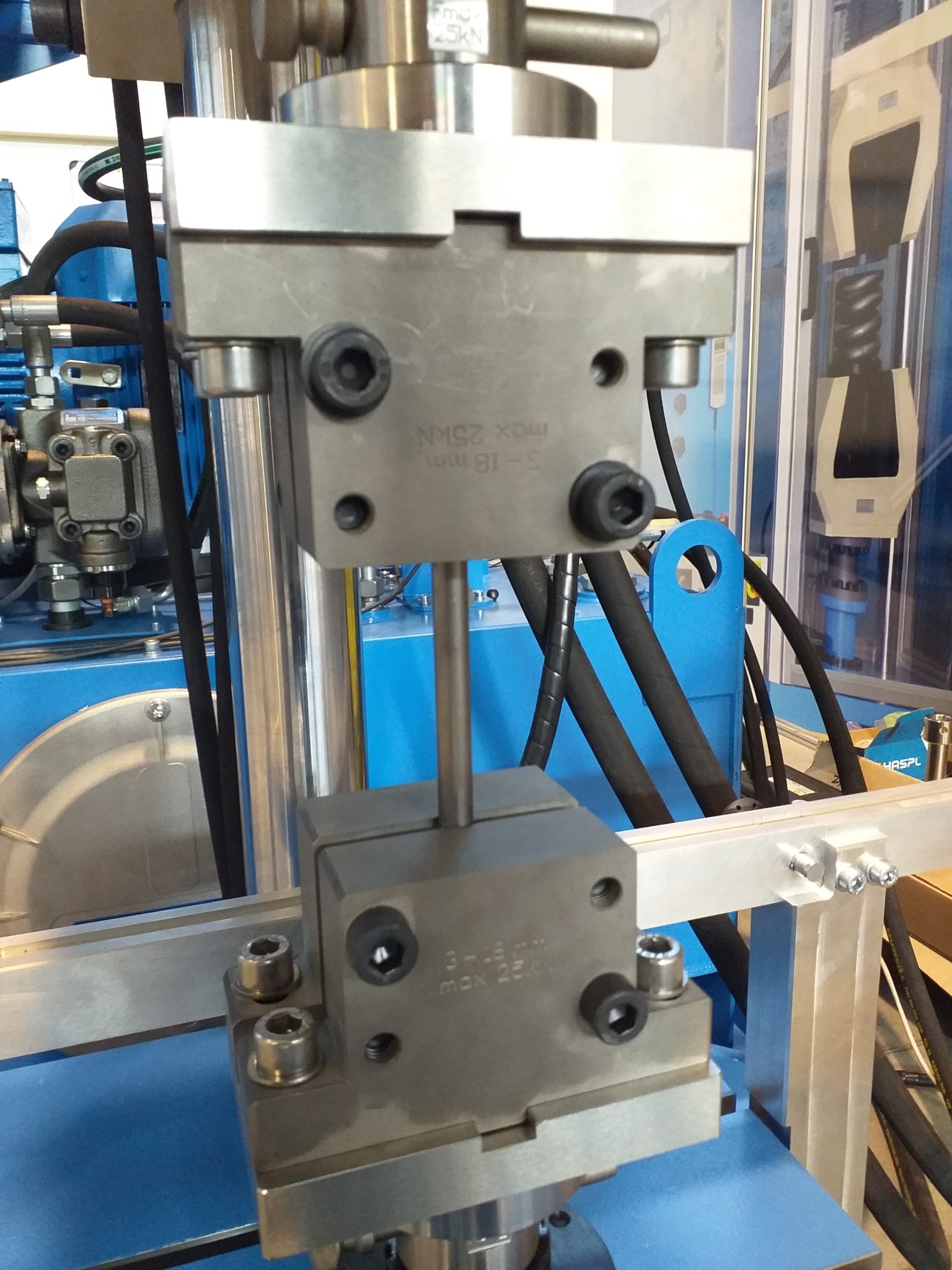 Zkoušení kovů - Testing metals - Metalle testen